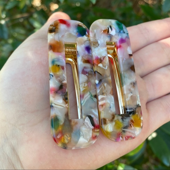 Hand Crafted Accessories - rainbow resin clips🌈🤍